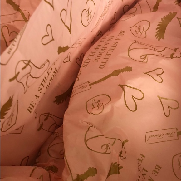 Too faced limited edition better then sex pumps - Picture 3 of 8